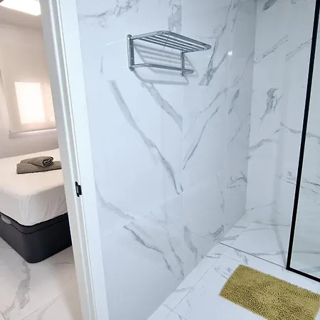 Апартаменты Lujoso Centro Торевьиа