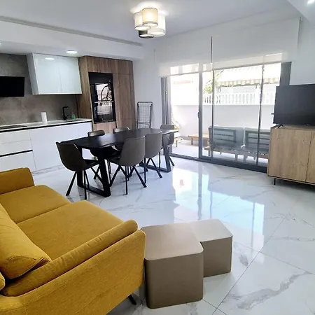 Апартаменты Lujoso Centro Торевьиа