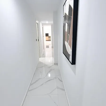 Lujoso Centro Торевьиа